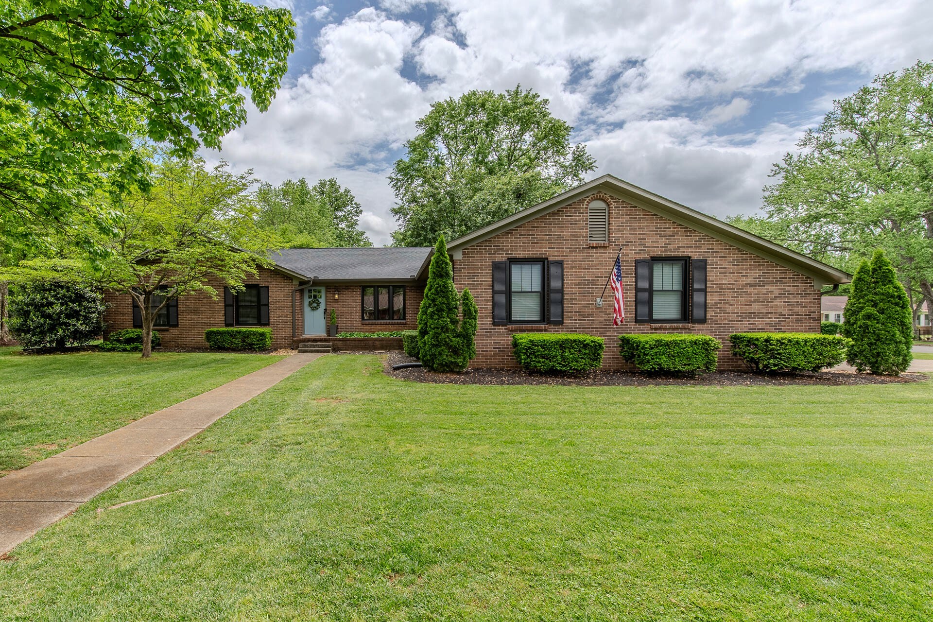 Property Photo: 1727 Saxony Ct TN 37129