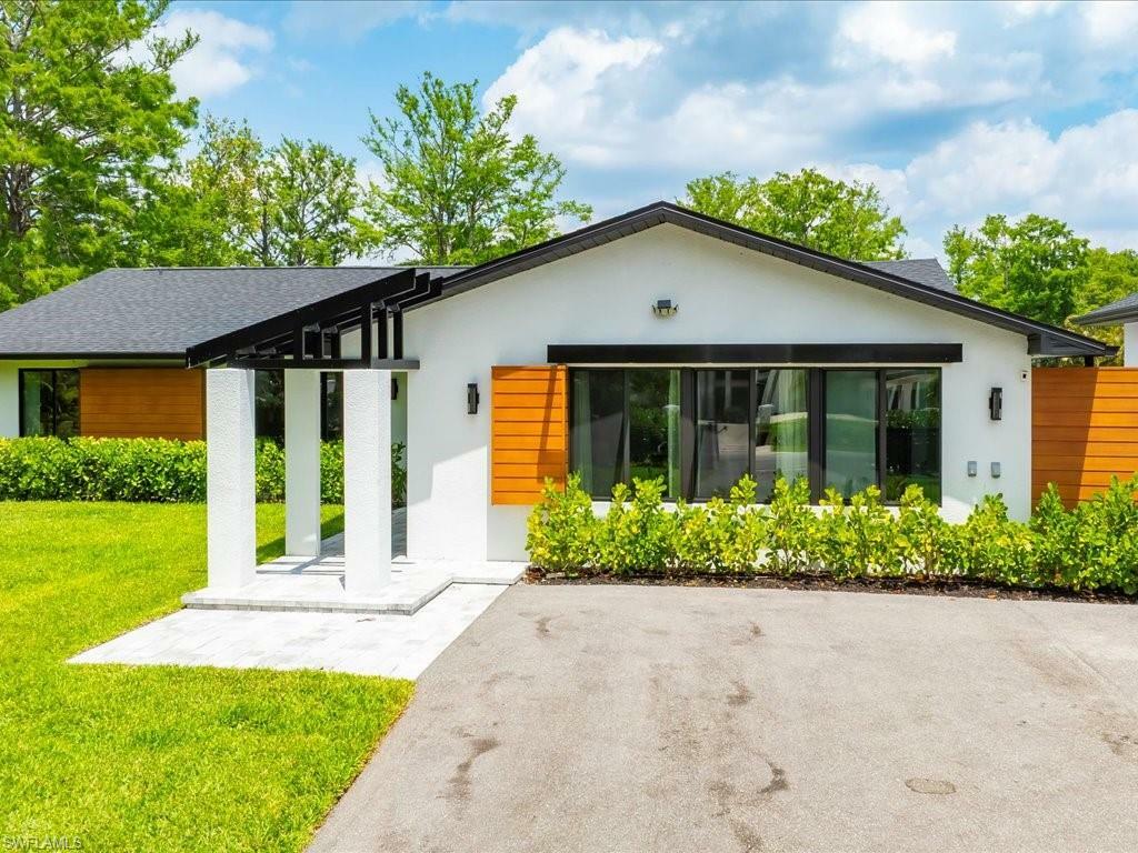 Property Photo: 5237 Cherry Wood Dr FL 34119
