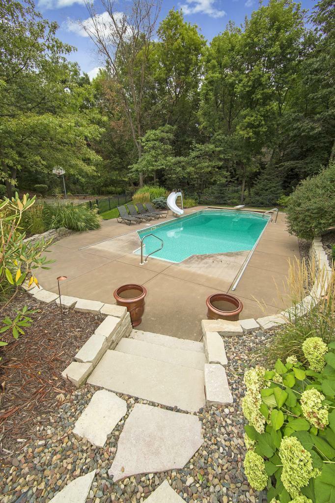Property Photo:  1504 Summit Oaks Court  MN 55337 