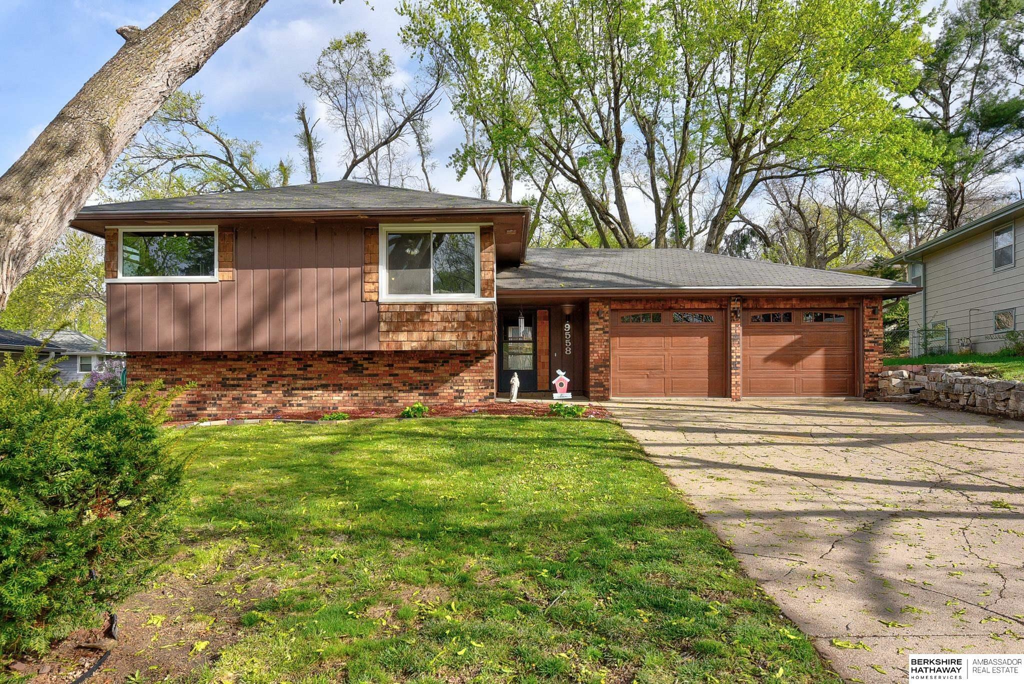 Property Photo: 9558 Taylor Street NE 68134