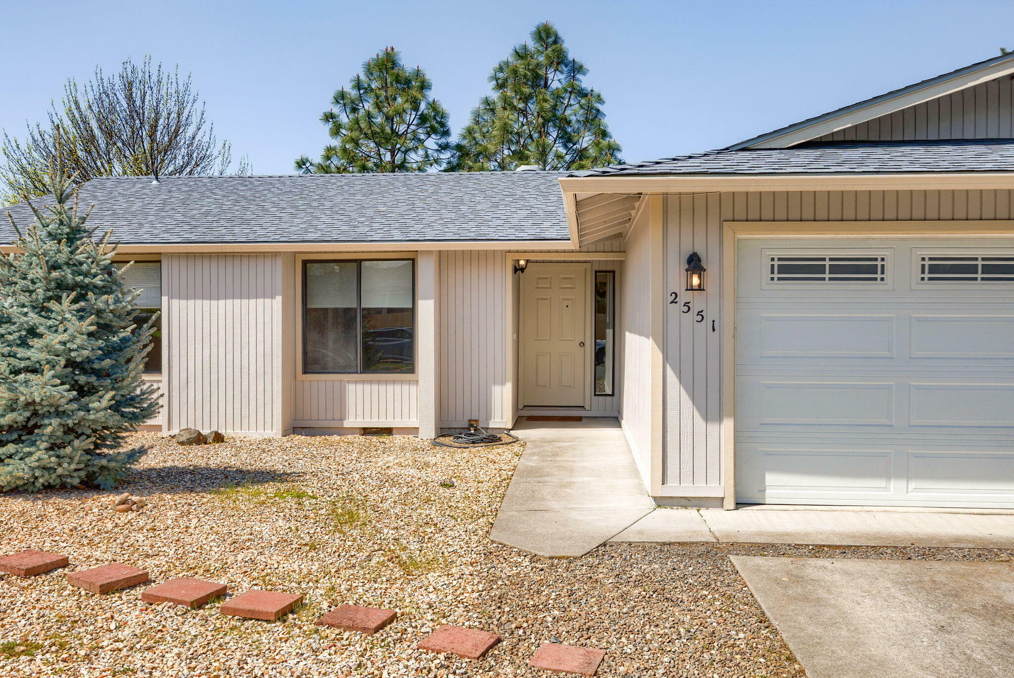 Property Photo: 2551 Paloma Avenue OR 97504