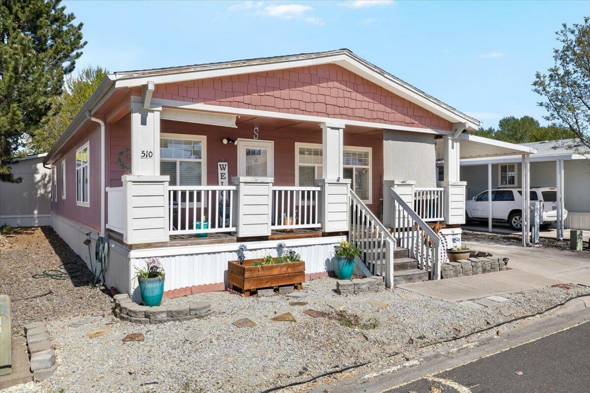 Property Photo:  10 E South Stage Road Spc 510  OR 97501 