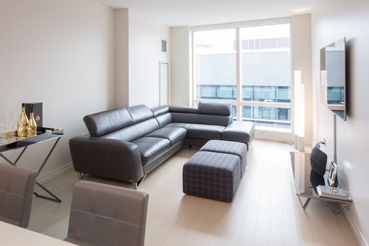 Property Photo: 1 Franklin St 1402 MA 02110