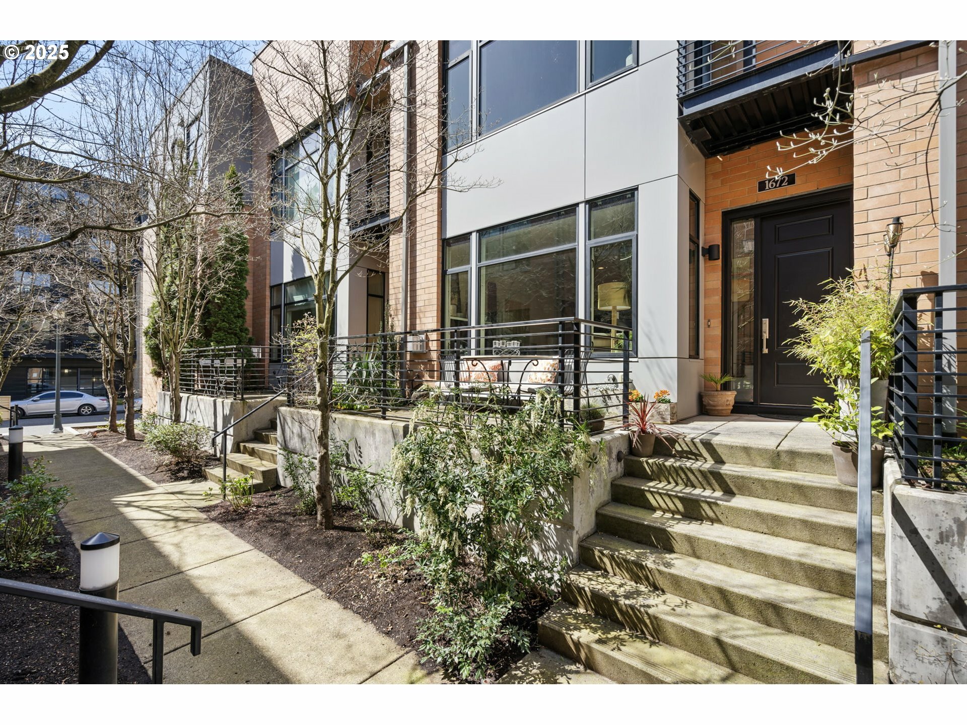 Property Photo: 1672 NW Riverscape St OR 97209
