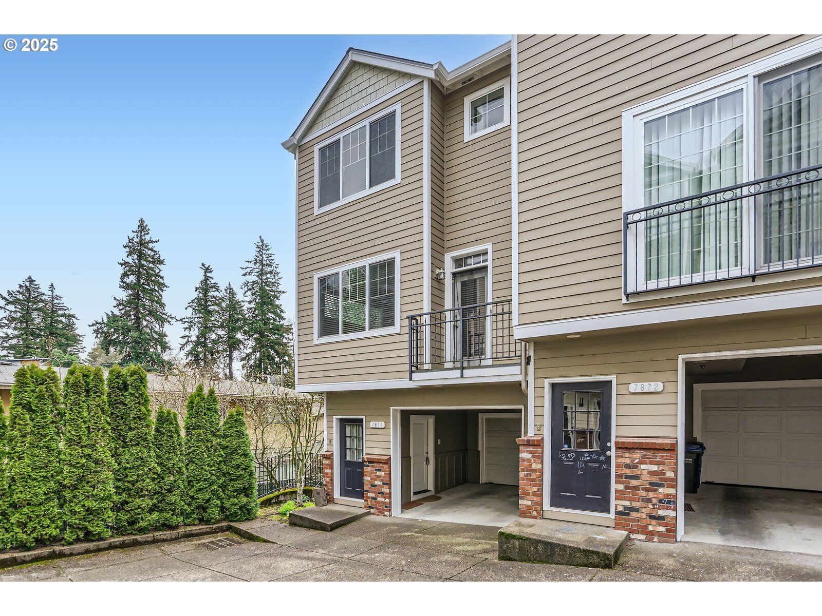 Property Photo: 7876 SW 31st Ave 12 OR 97219