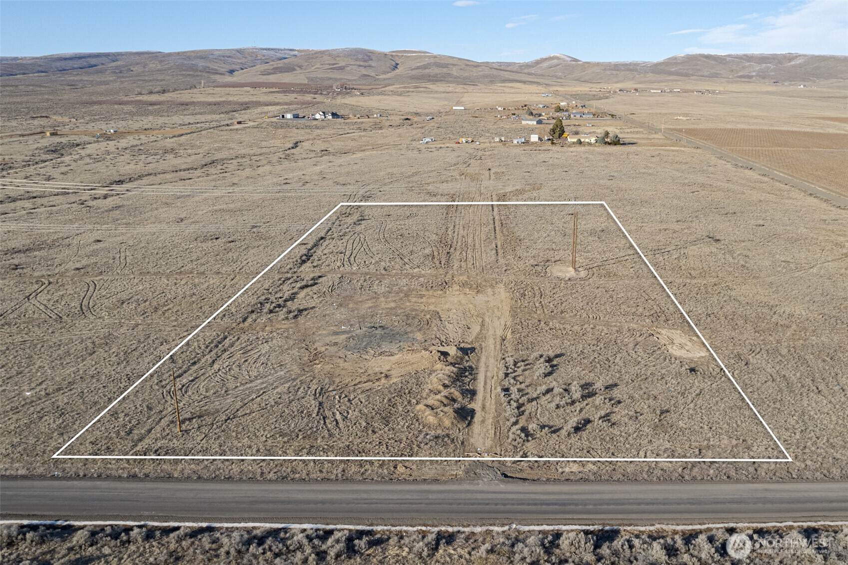 Property Photo: 4 Road 13 NW WA 98848