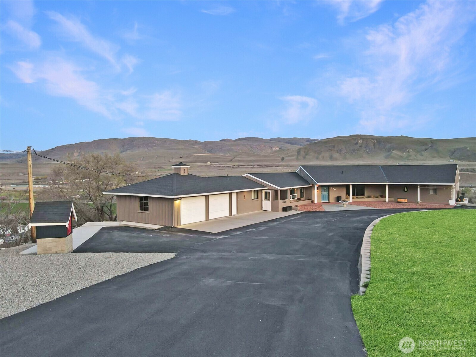Property Photo: 940 Sunrise Heights Road WA 98840