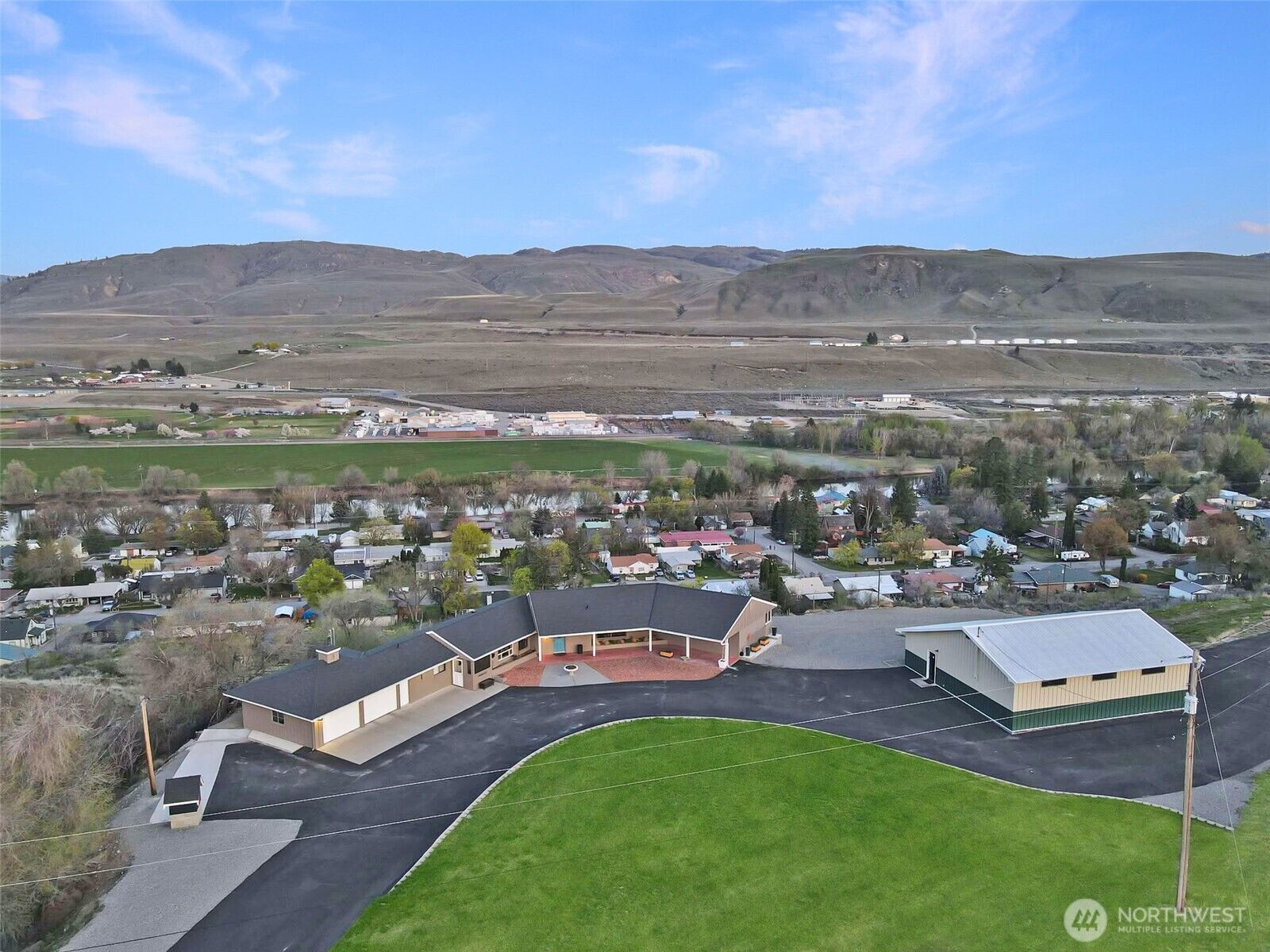 Property Photo:  940  Sunrise Heights Road  WA 98840 