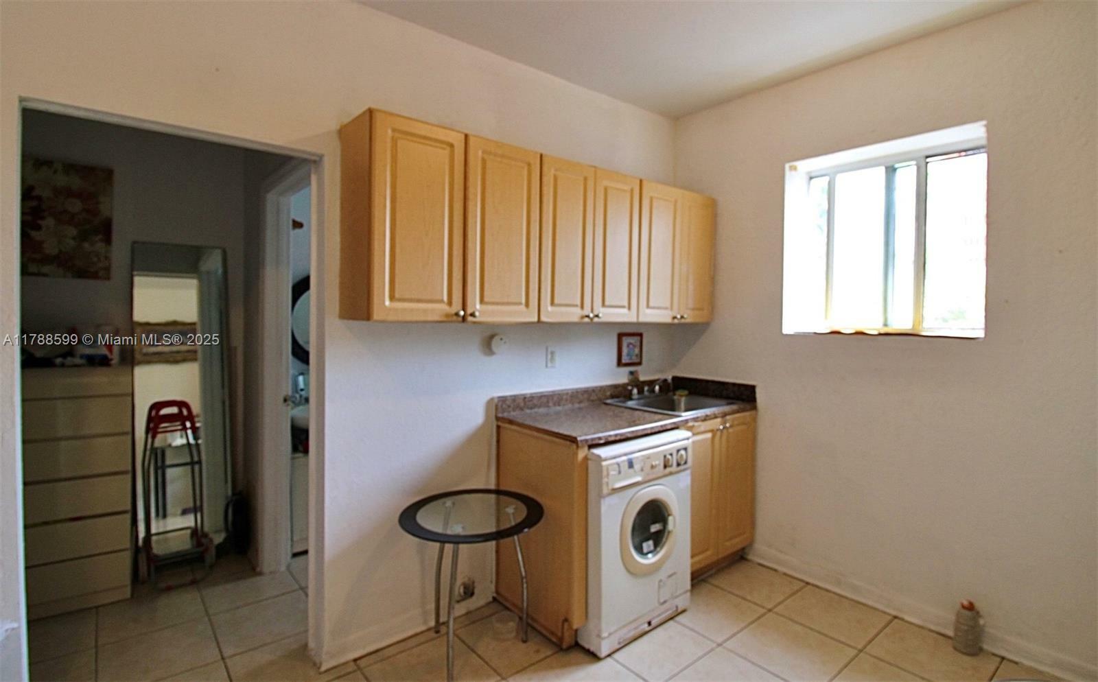 Property Photo: 1021 NW 3rd St 201 FL 33128