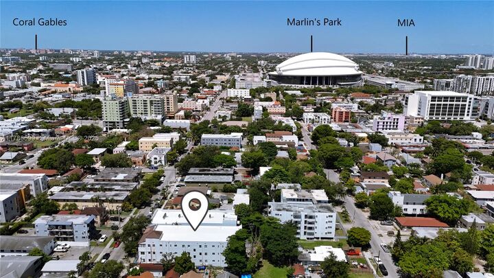 Property Photo: 1021 NW 3rd St 201 FL 33128