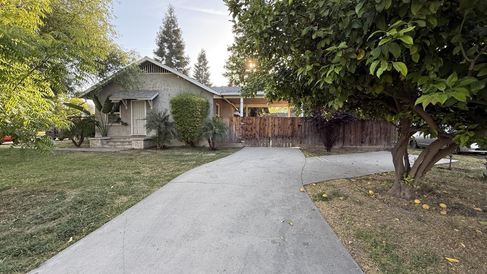 Property Photo: 2306 S Garden Street CA 93277