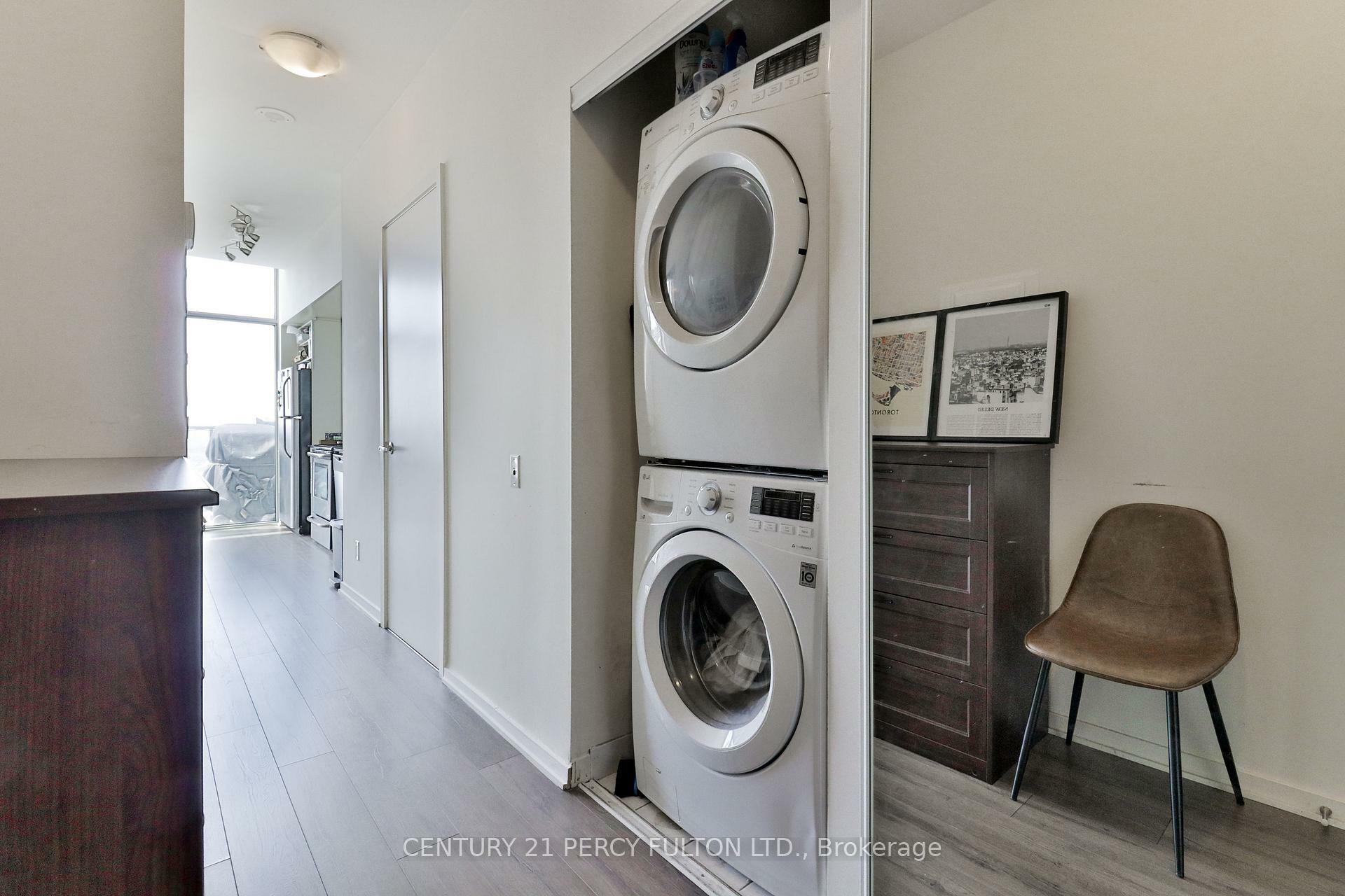 Photo de la propriété: 105 The Queensway Avenue Ph3505 ON M6S 5B5