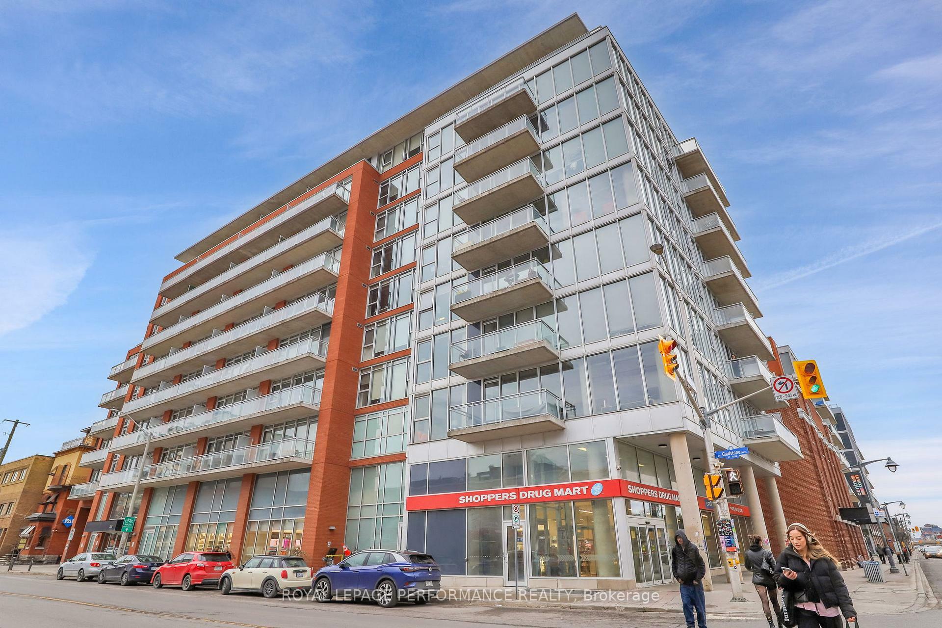 Property Photo: 354 Gladstone Avenue N 815 ON K2P 0R4