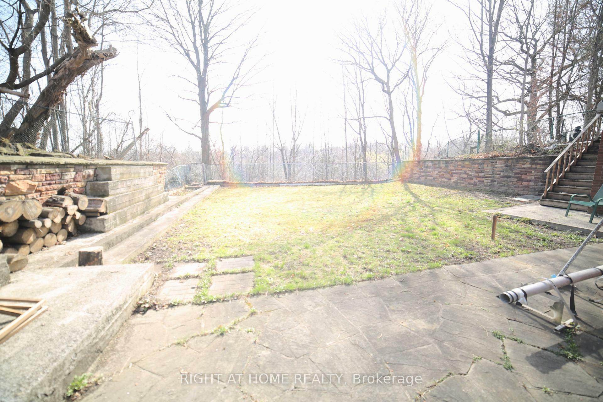 Photo de la propriété:  46 Grovetree Road Walkout Basement  ON M9V 2Y2 