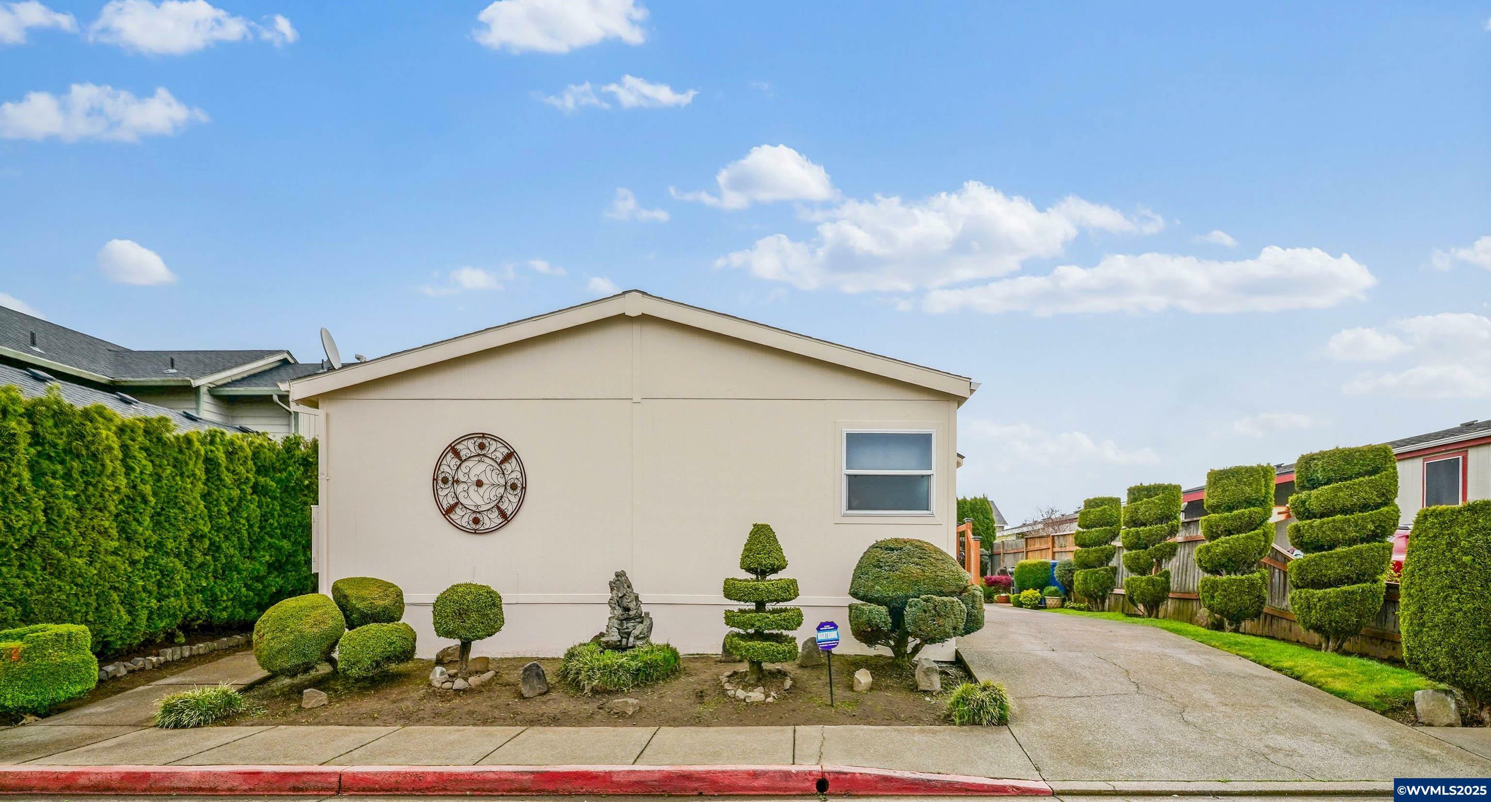 Property Photo: 3034 Hazel Grove St NE OR 97305