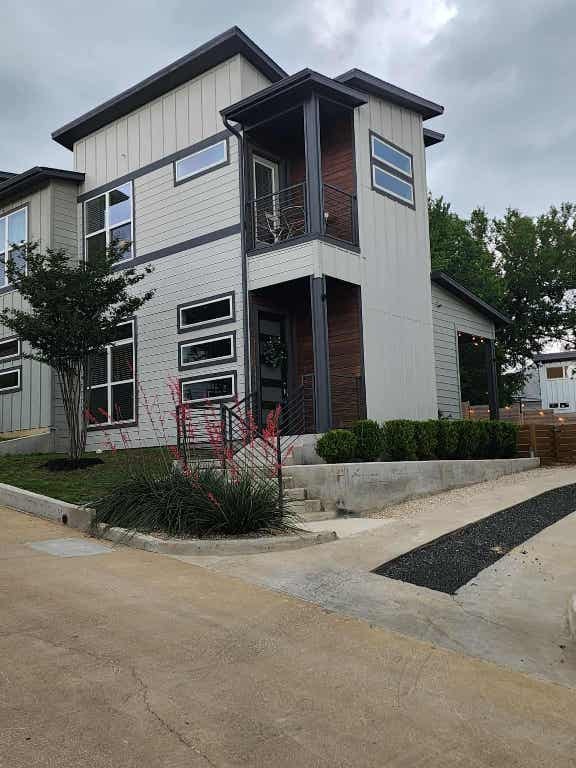 Property Photo: 1132 Lott Avenue A TX 78721