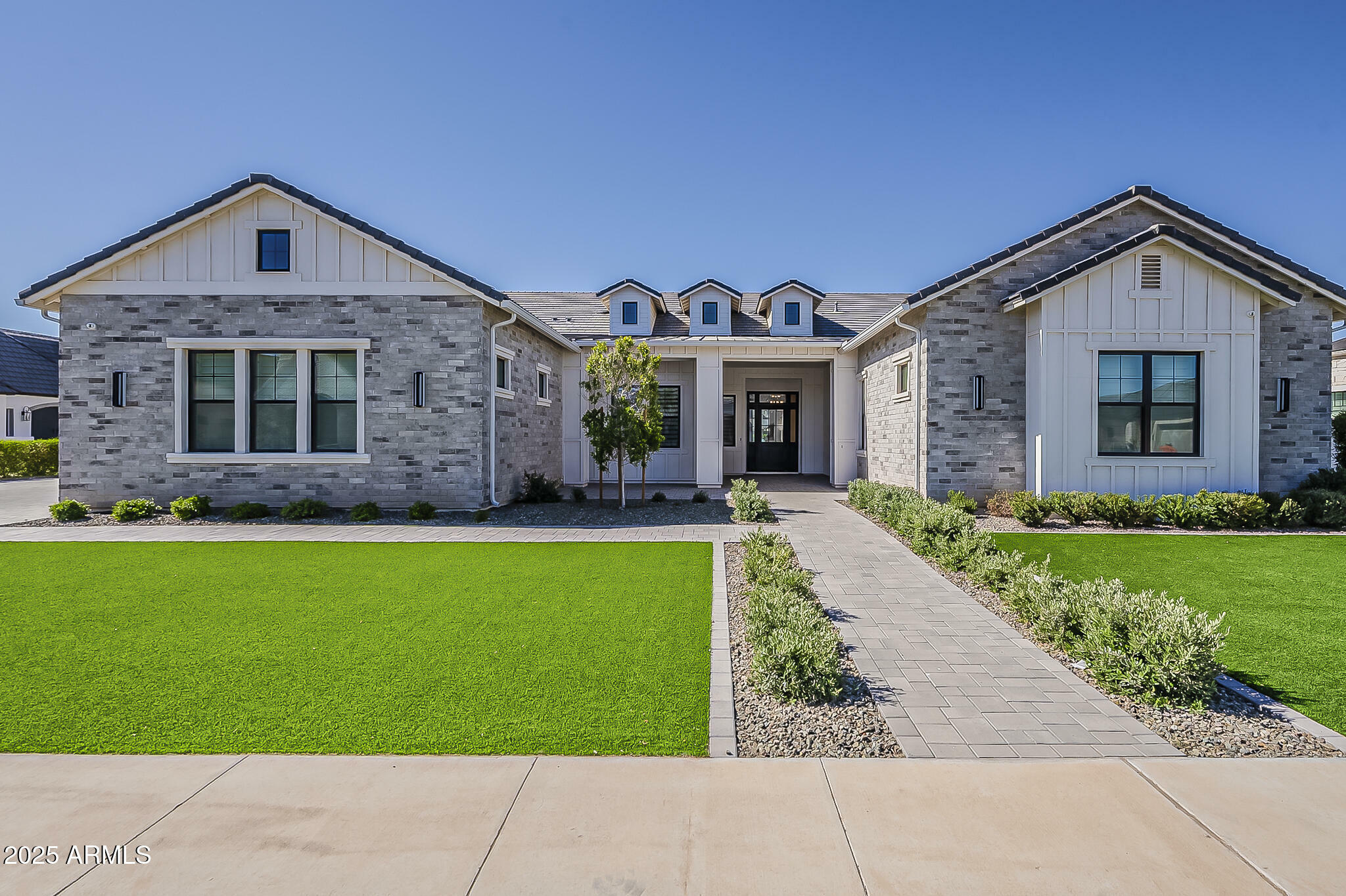 Property Photo: 2697 E Maplewood Street AZ 85297