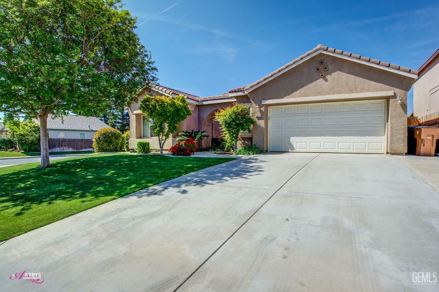 Property Photo: 5013 Vista Del Mar Avenue CA 93311