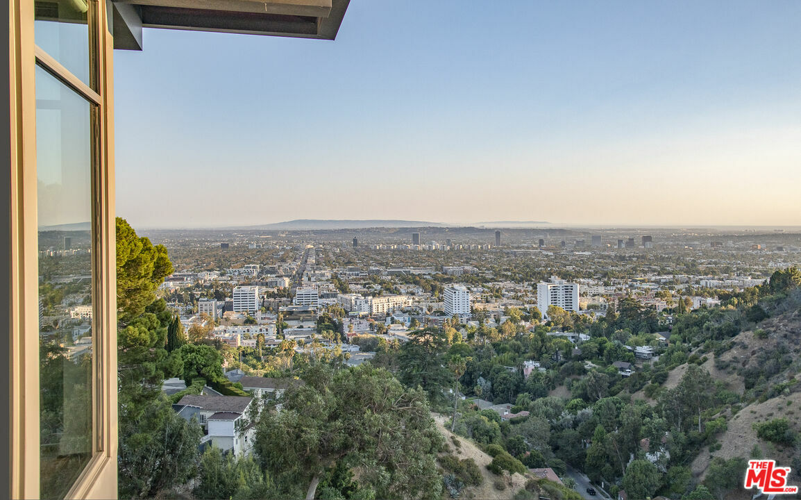 Property Photo: 2178 Castilian Dr CA 90068