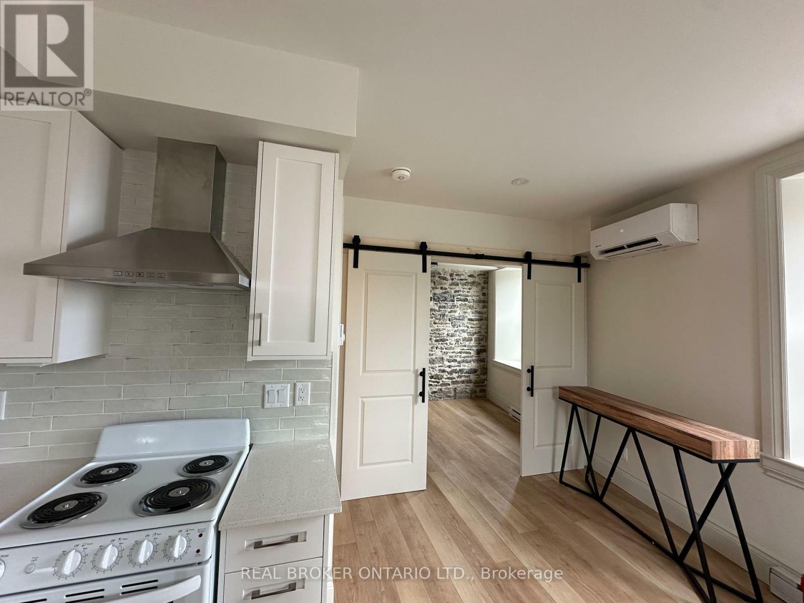 Property Photo: 5 Clothier Street West 102 ON K0G 1J0