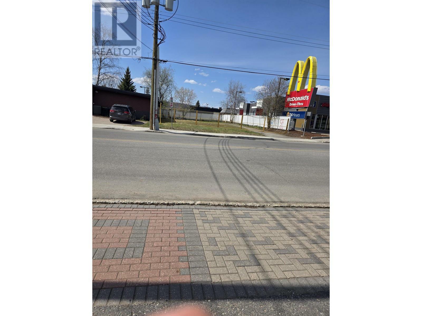 Photo de la propriété:  2017 Victoria Street  BC V2L 2L8 