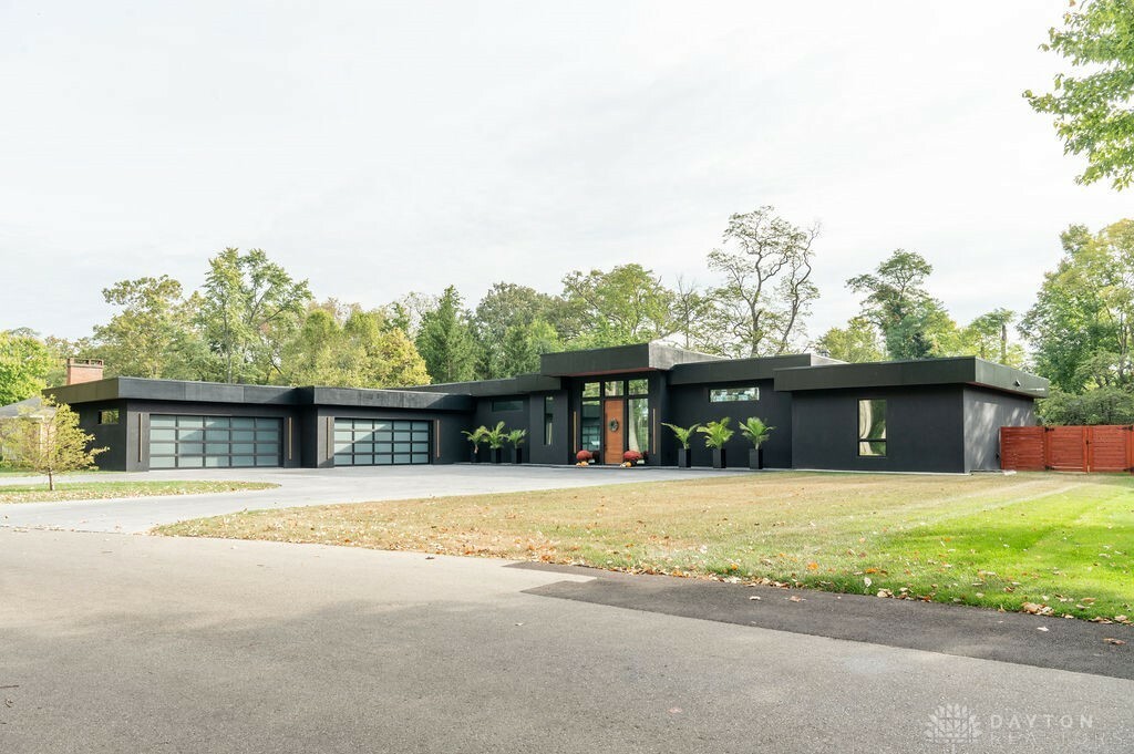 Property Photo:  2360 Signal Hill Road  OH 45504 
