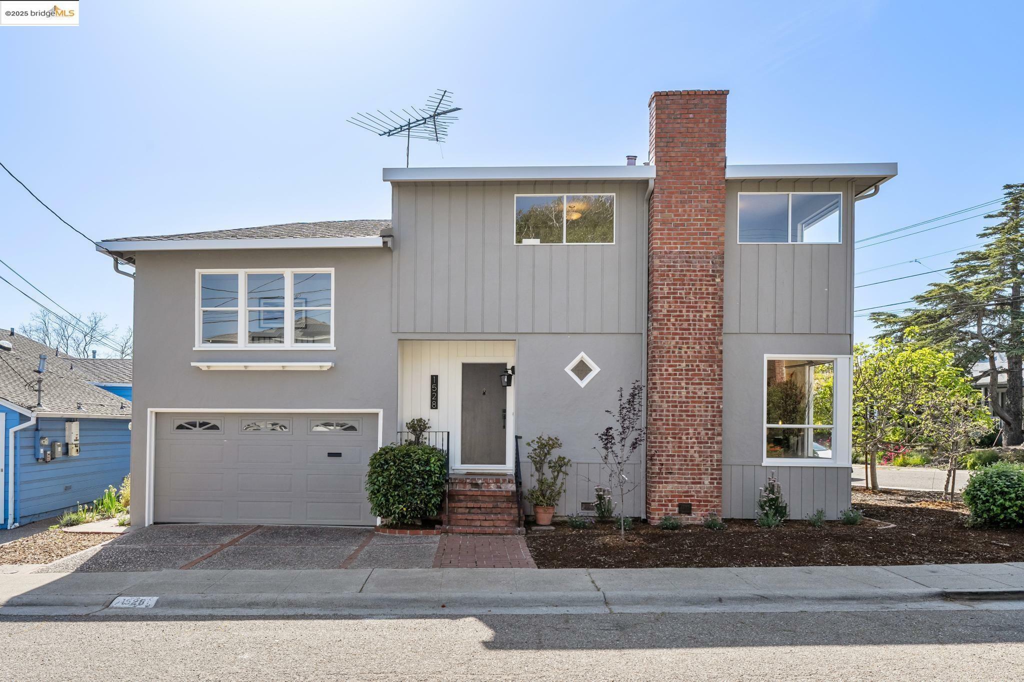 Property Photo: 1528 Keoncrest Dr CA 94702