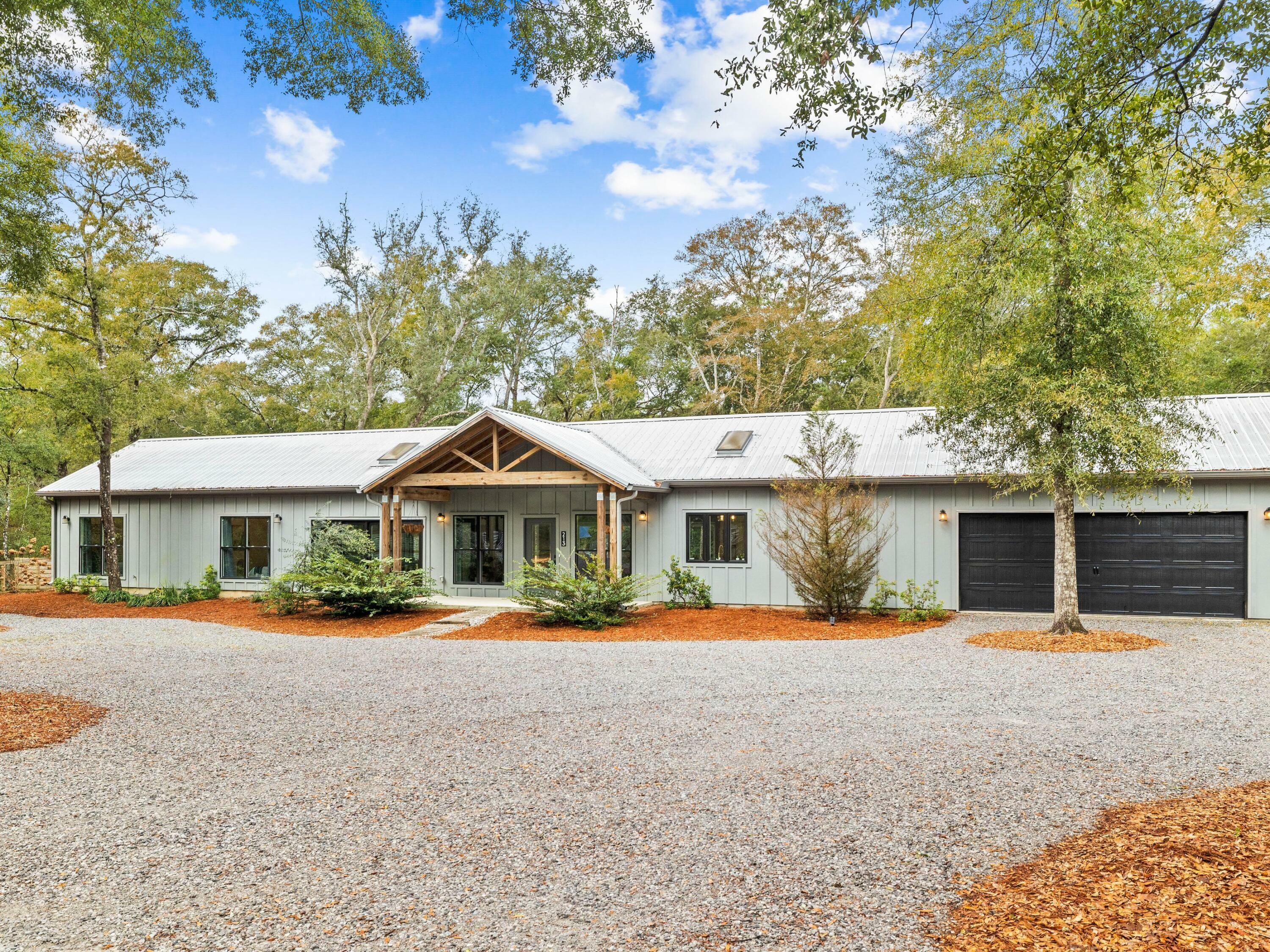 Property Photo: 213 Abt Martin Avenue FL 32433