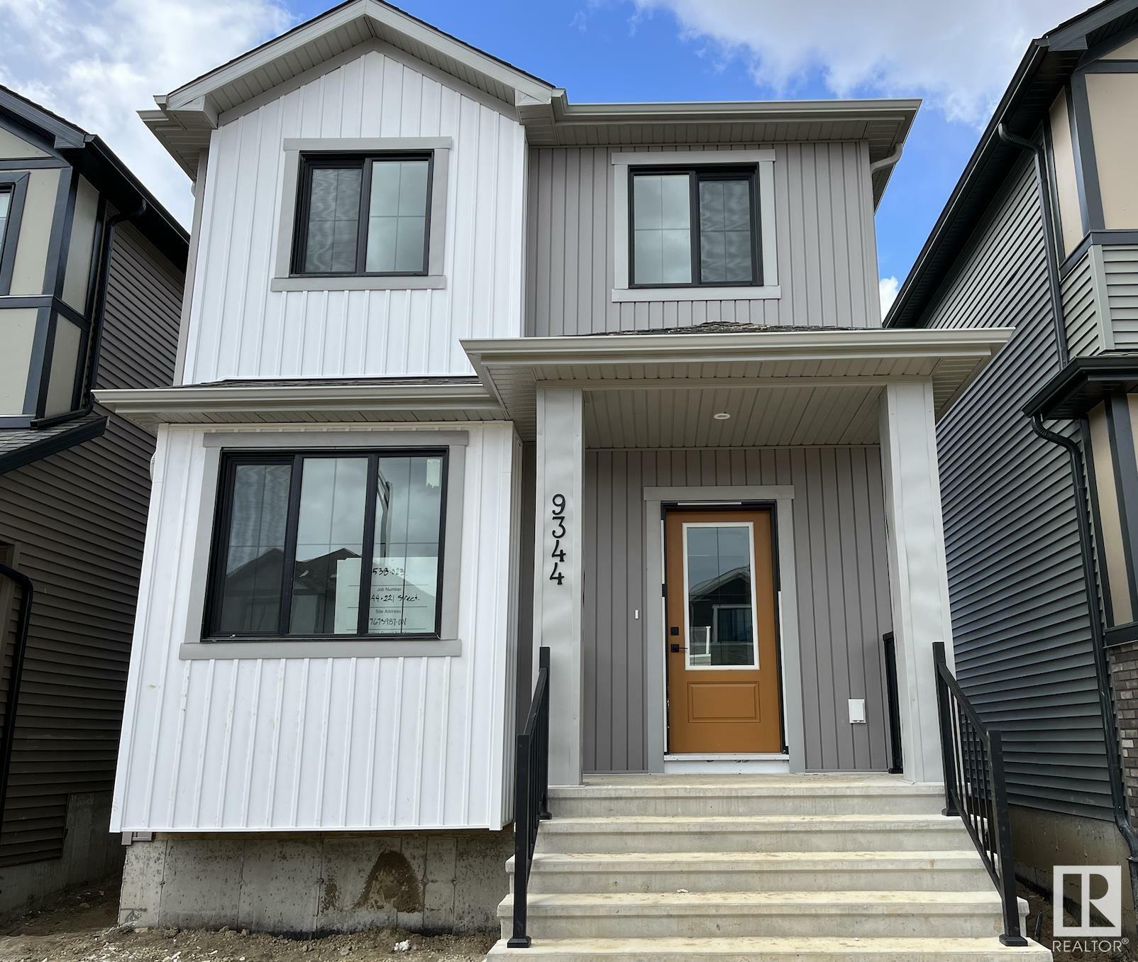 Photo de la propriété: 9344 221 Street NW AB T5T 6C9