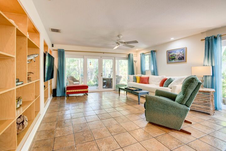 Property Photo:  702 Florida Street  FL 33040 