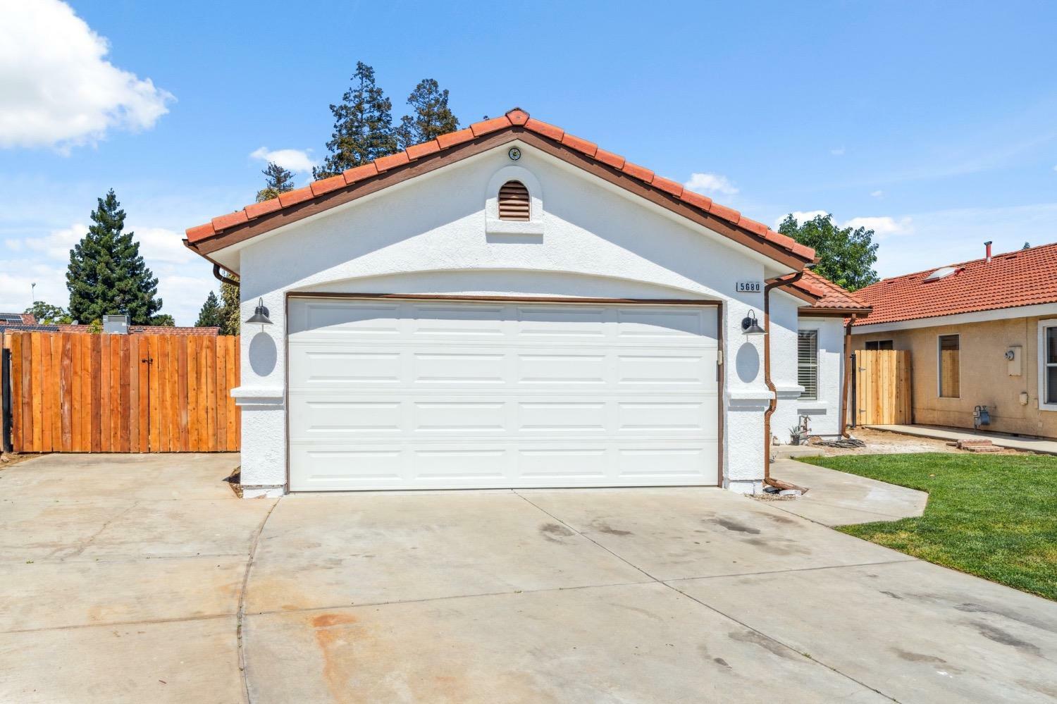 Property Photo: 5680 W Escalon Avenue CA 93722