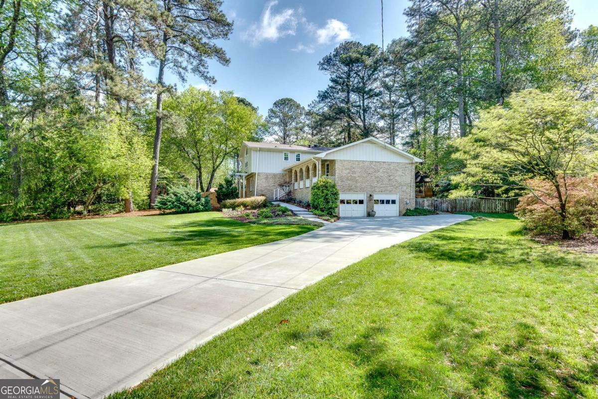 Property Photo: 1631 Manhasset Drive GA 30338