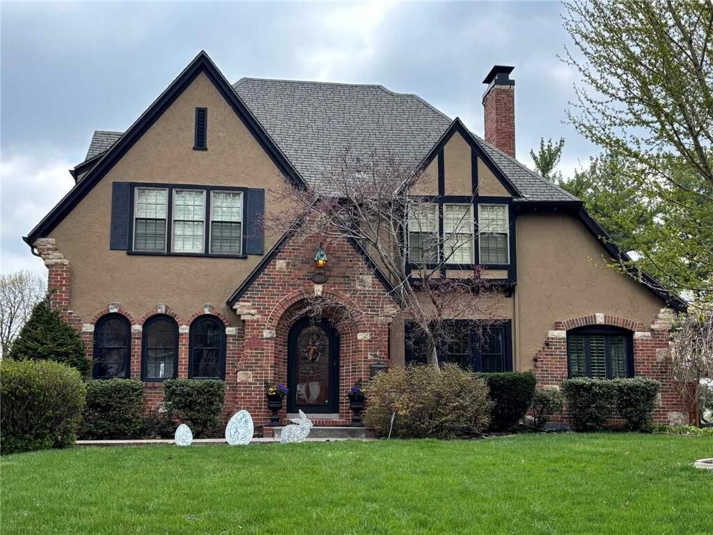 Property Photo: 1059 N Noyes Boulevard MO 64506