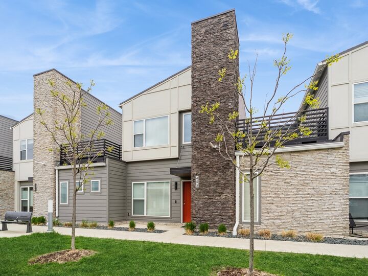 Property Photo: 455 SW 12th Street IA 50309