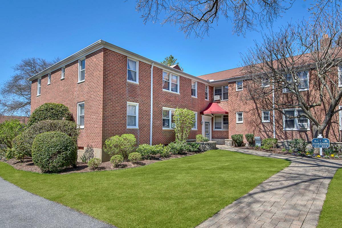 Property Photo: 8 Bryant Crescent 2bc NY 10605