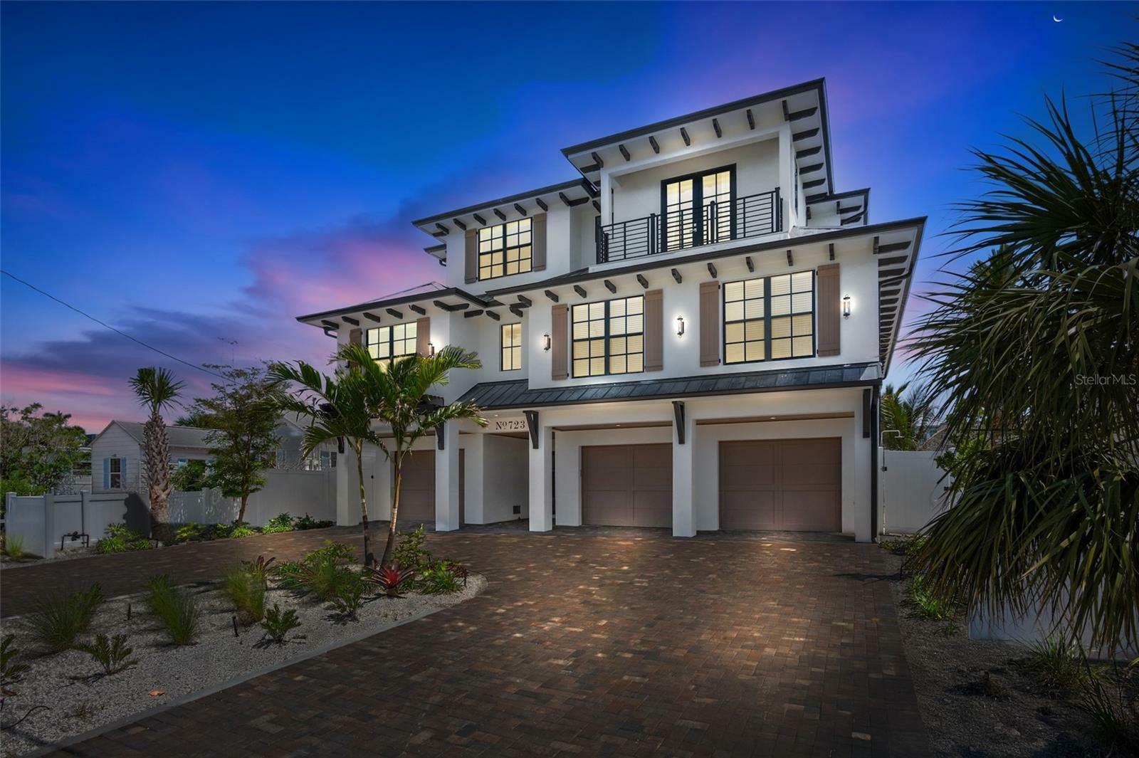 Property Photo: 723 S Blvd Of The Presidents FL 34236
