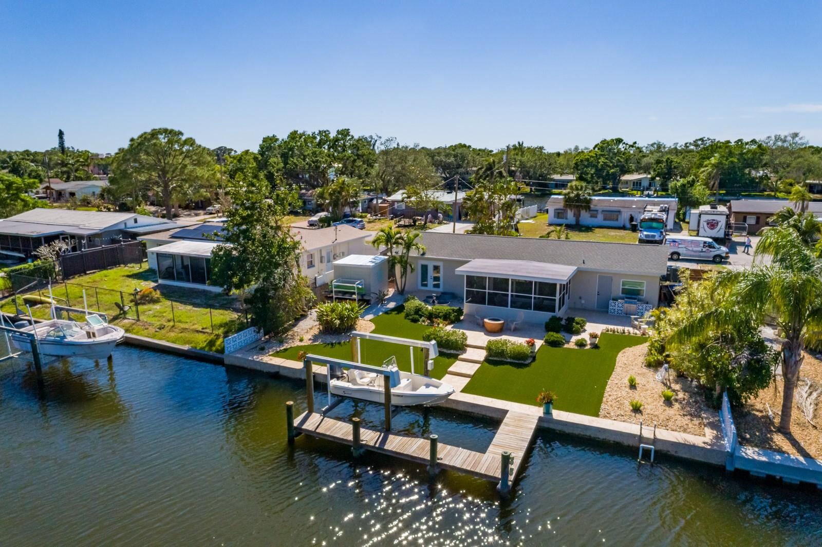 Property Photo: 9301 Sun Isle Drive NE FL 33702