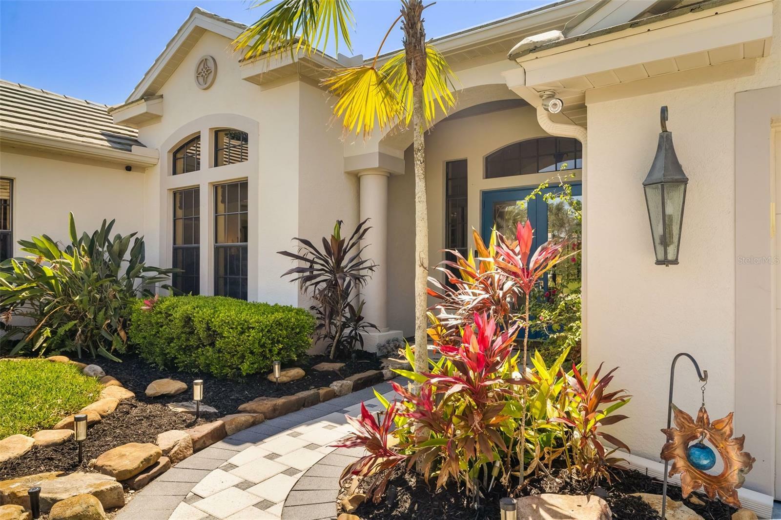 Property Photo: 356 Blackbird Court FL 34212