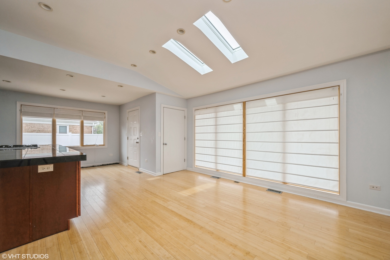 Property Photo: 489 Good Avenue IL 60016