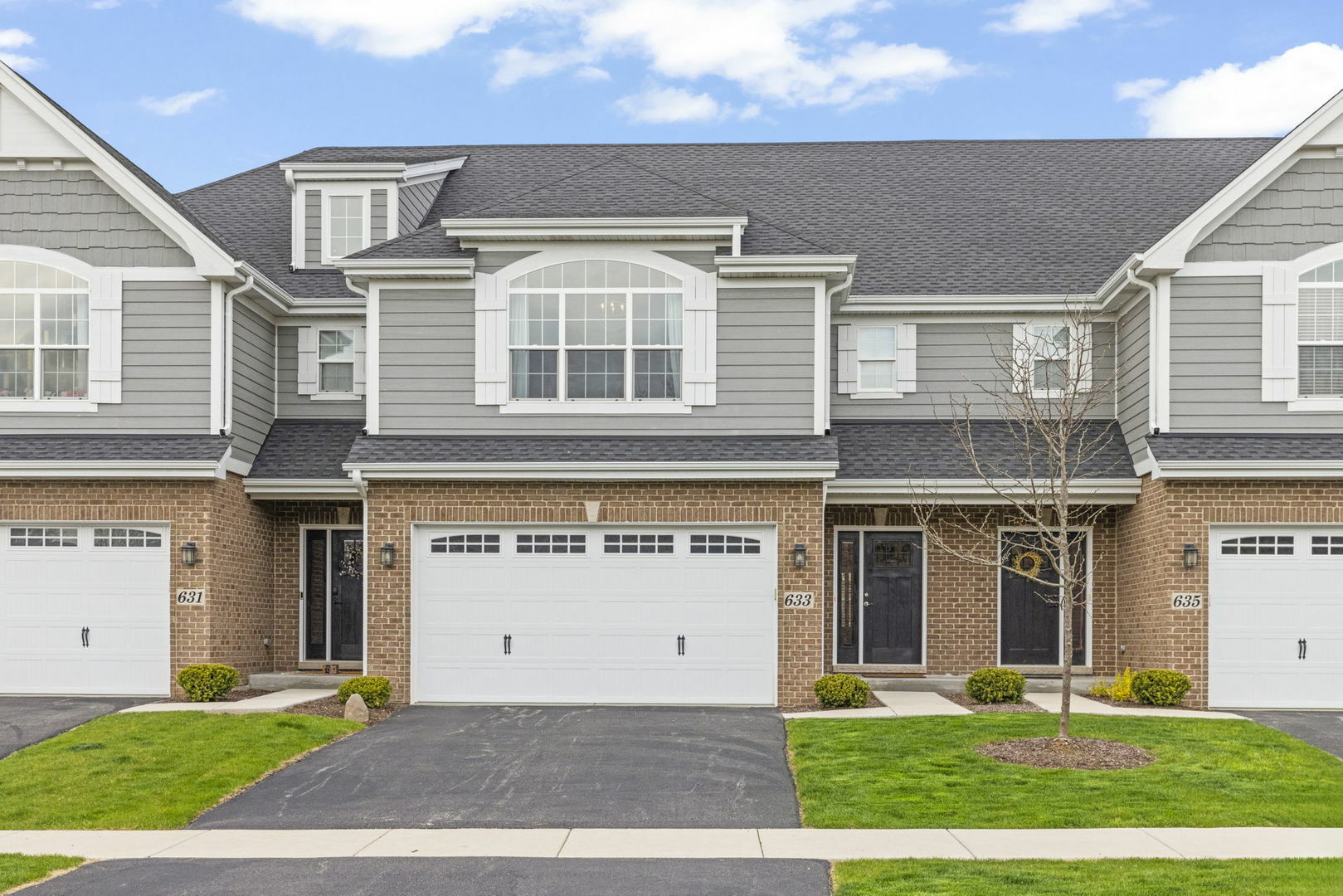 Property Photo: 633 Bourbon Court IL 60565