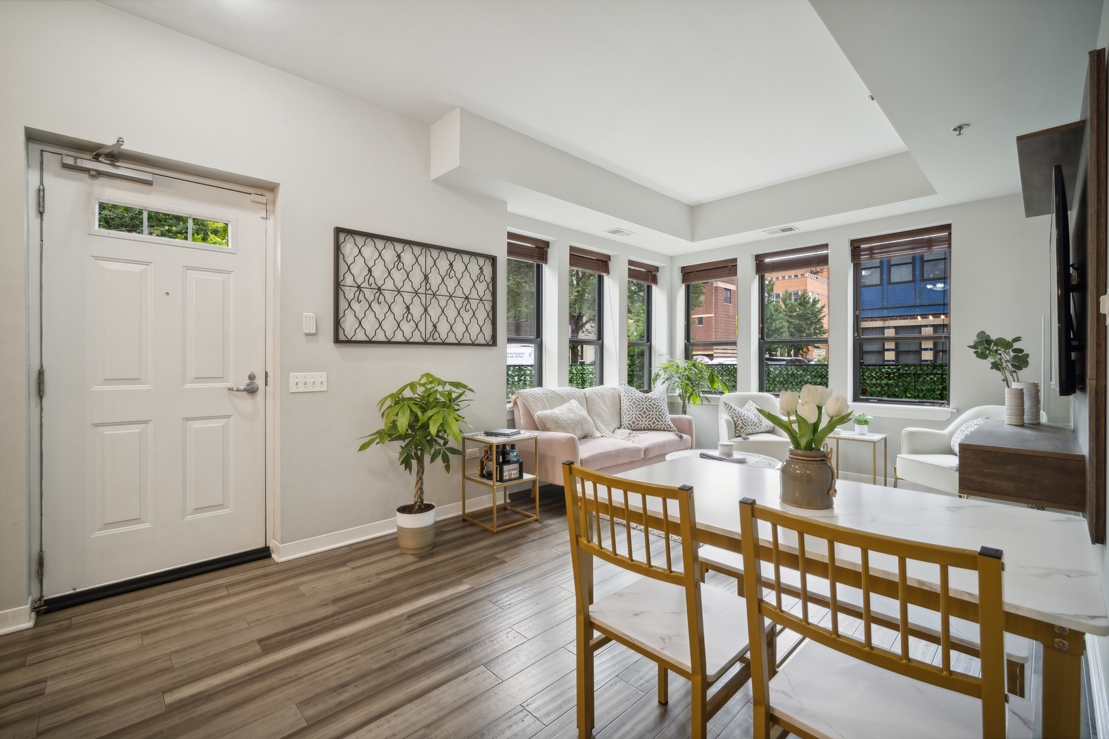 Property Photo: 1158 N Cleveland Avenue 1 IL 60610