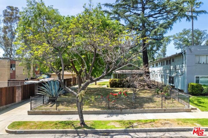 Property Photo:  1531 Mentone Avenue  CA 91103 