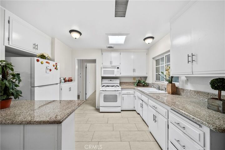 820 S Alessandro Street  Hemet CA 92543 photo