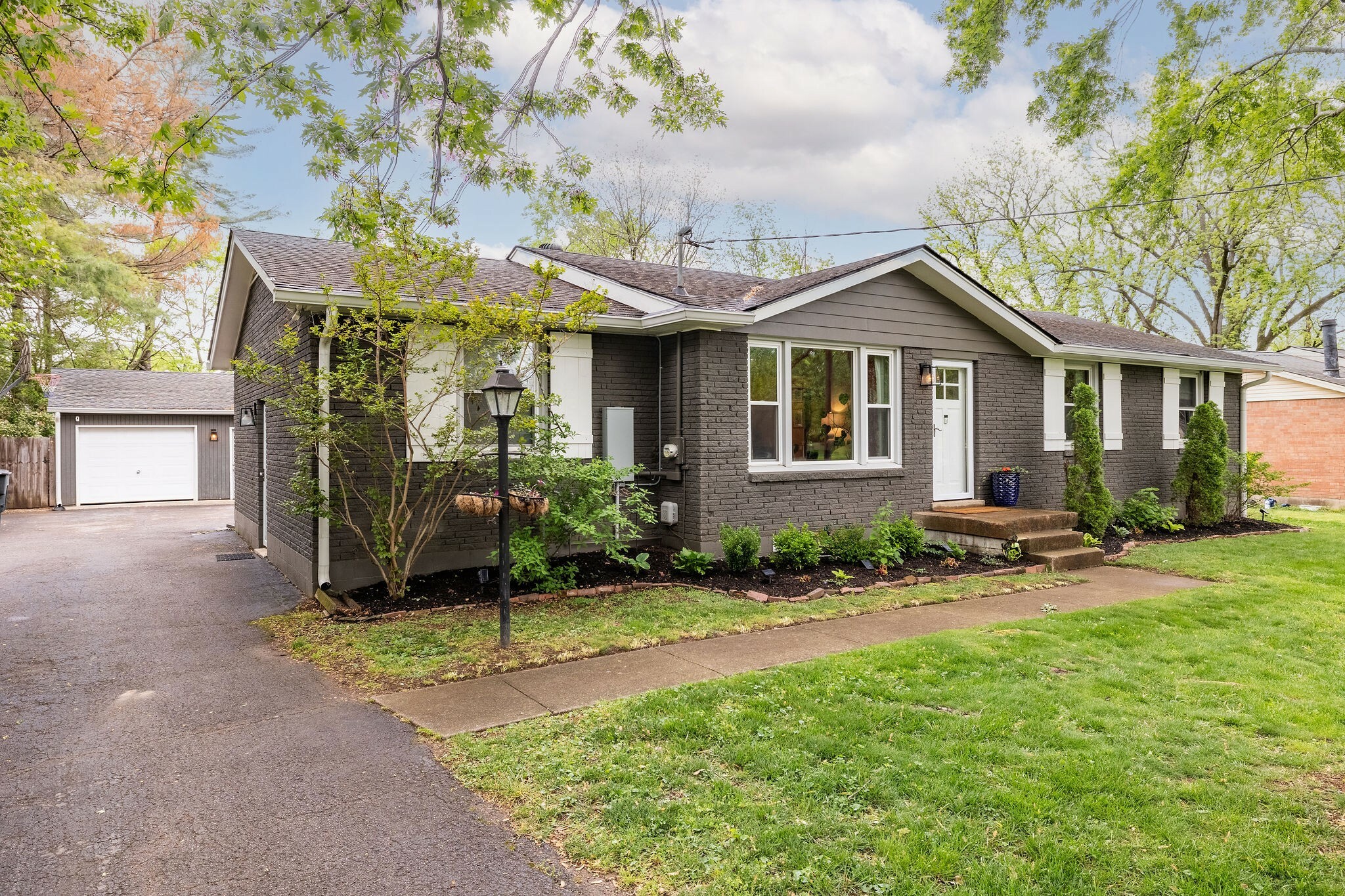 Property Photo: 324 Garrett Dr TN 37211