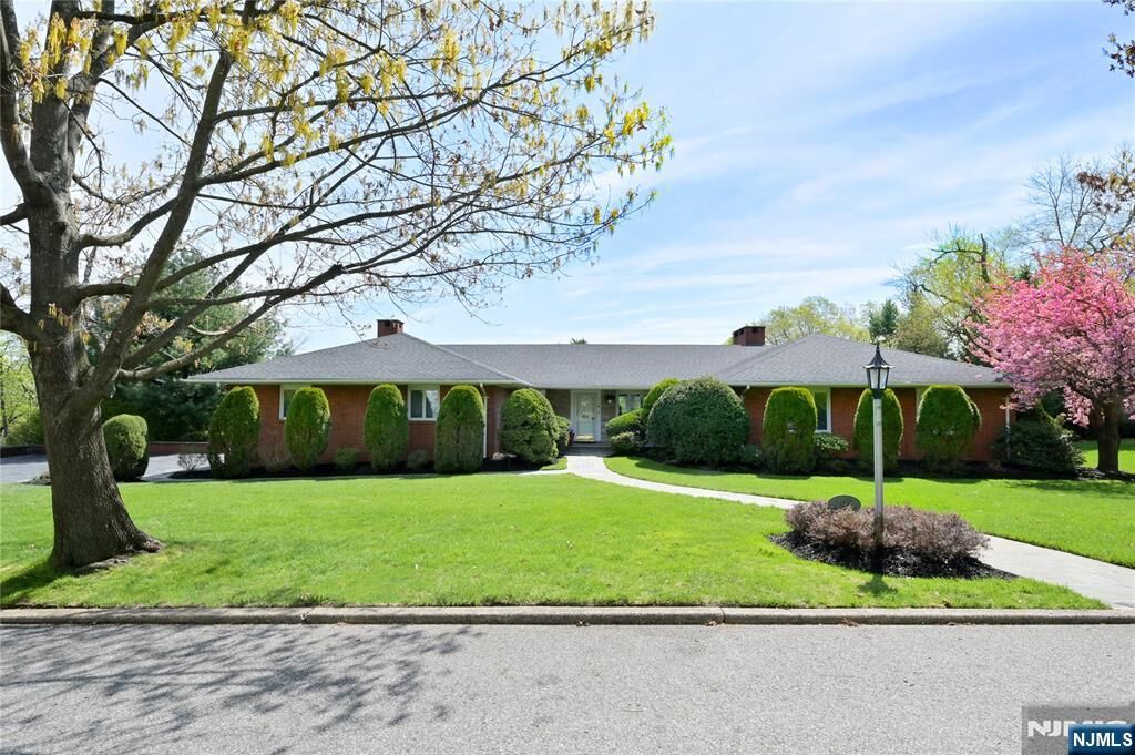 Property Photo: 798 East Drive NJ 07649