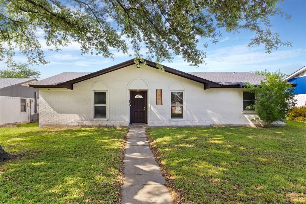 Property Photo:  1501 Crockett Street  TX 75042 