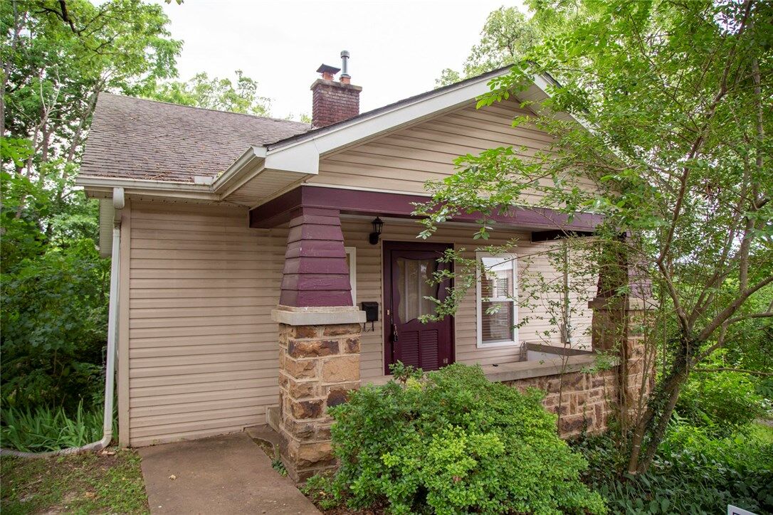 Property Photo:  601 N Forest Avenue  AR 72701 