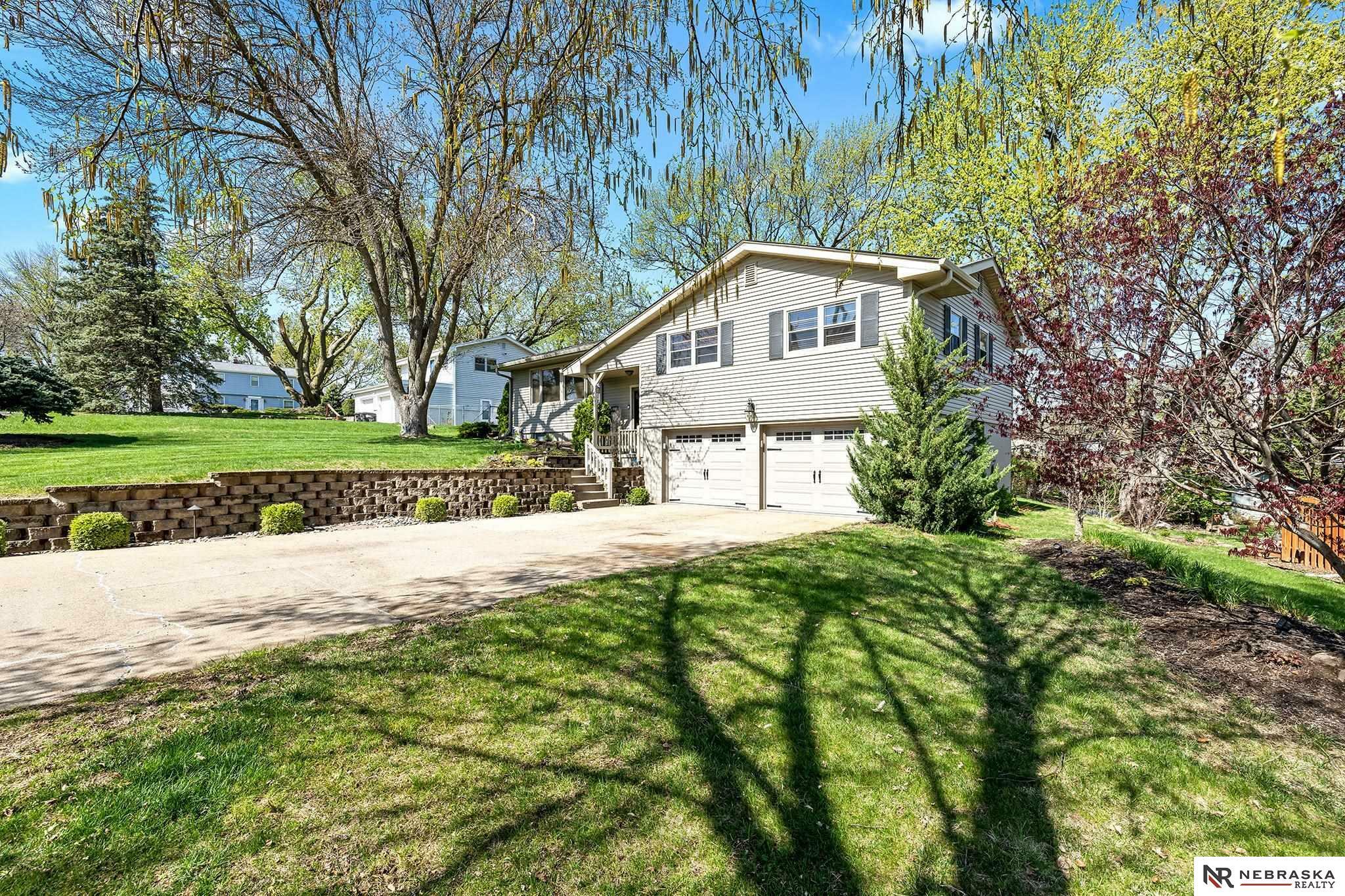 Property Photo: 4608 N View Drive NE 68134