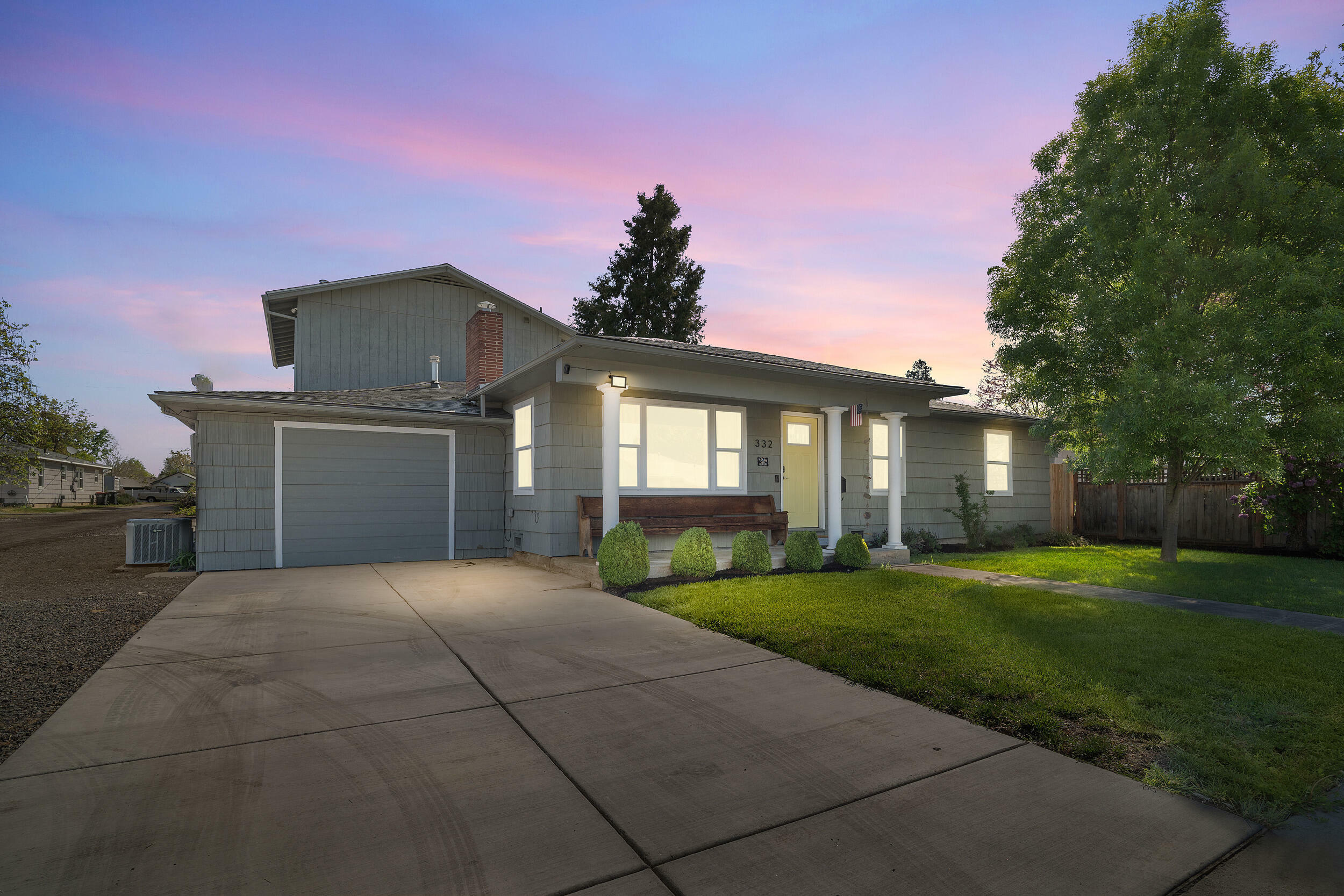 Property Photo: 332 N 2nd Street OR 97502