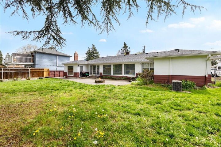 326 NE B Street  Grants Pass OR 97526 photo